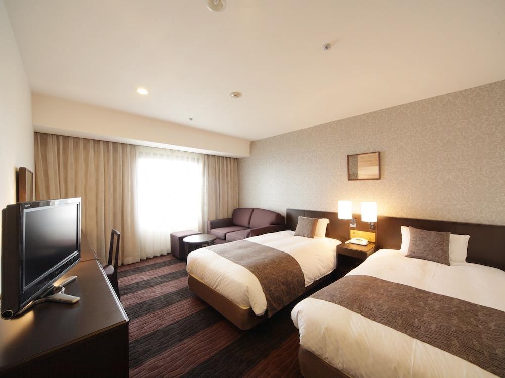 Hotel Granvia Wakayama Exterior photo A room at the hotel