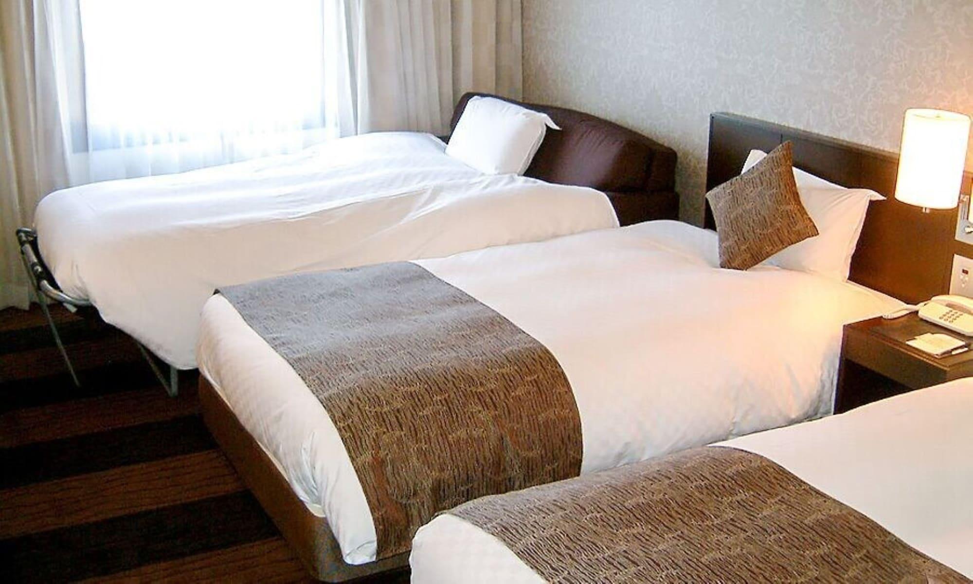 Hotel Granvia Wakayama Exterior photo Beds with bed runners