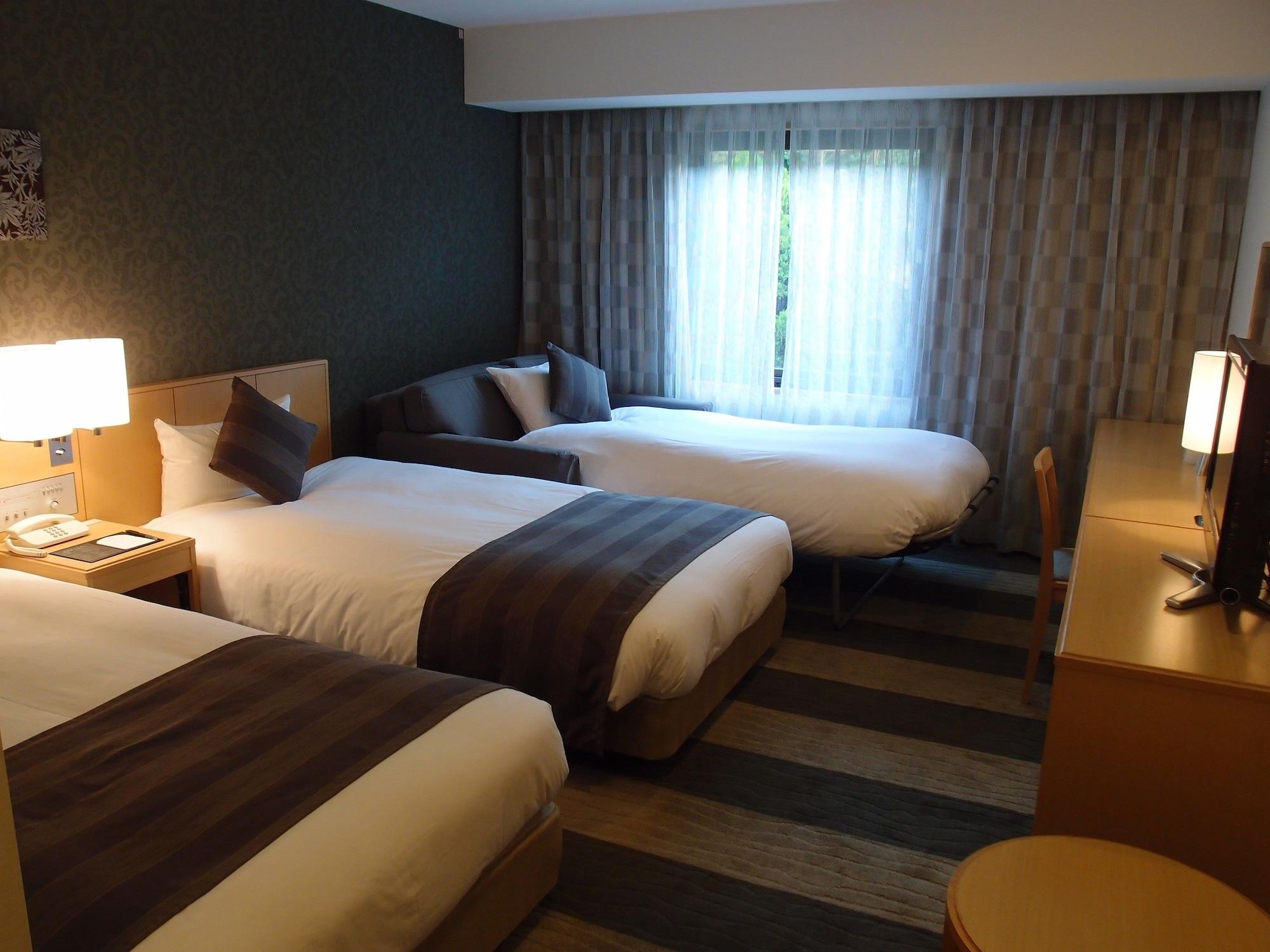Hotel Granvia Wakayama Exterior photo A typical room at the hotel