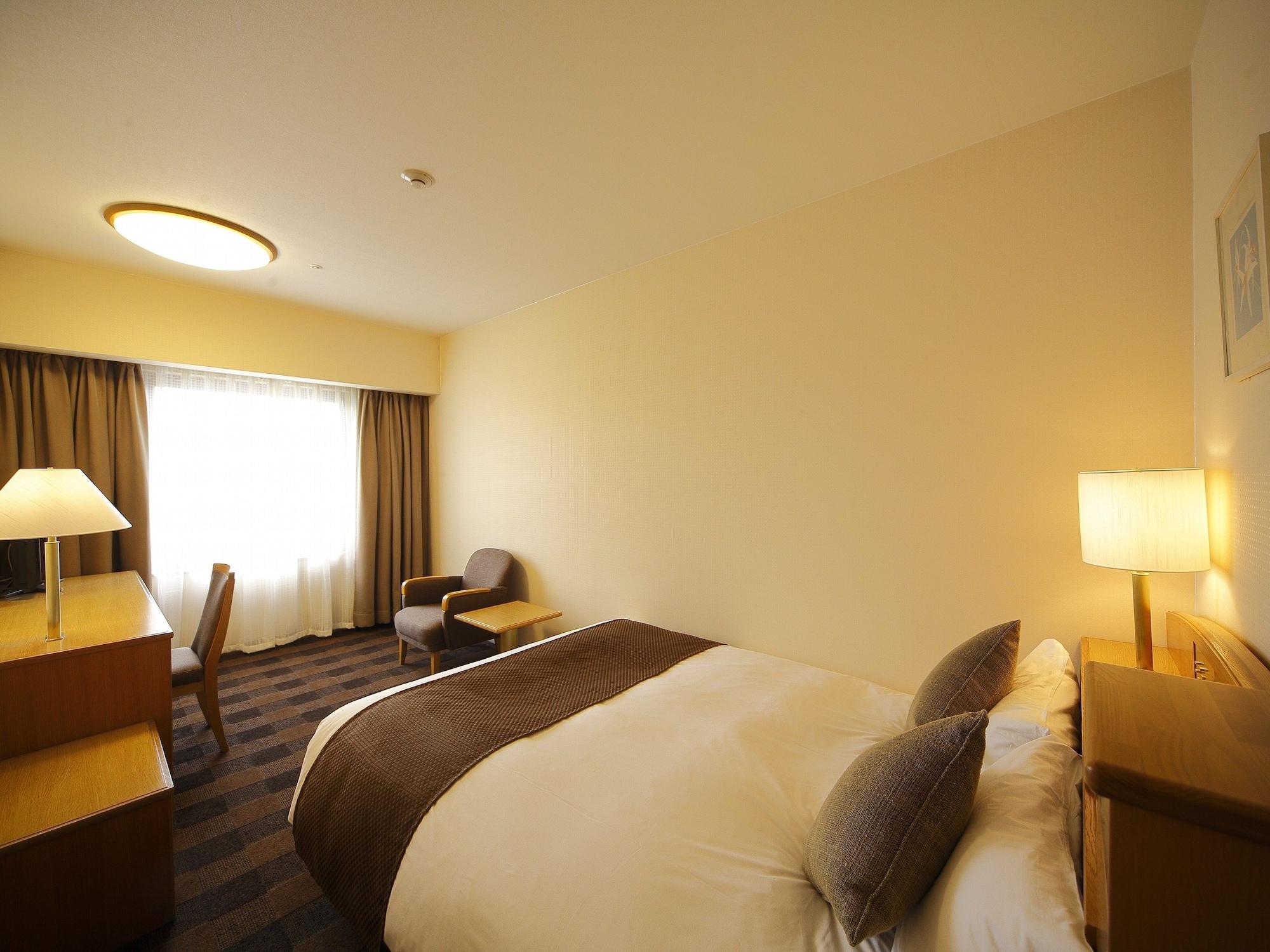 Hotel Granvia Wakayama Exterior photo A room at the hotel