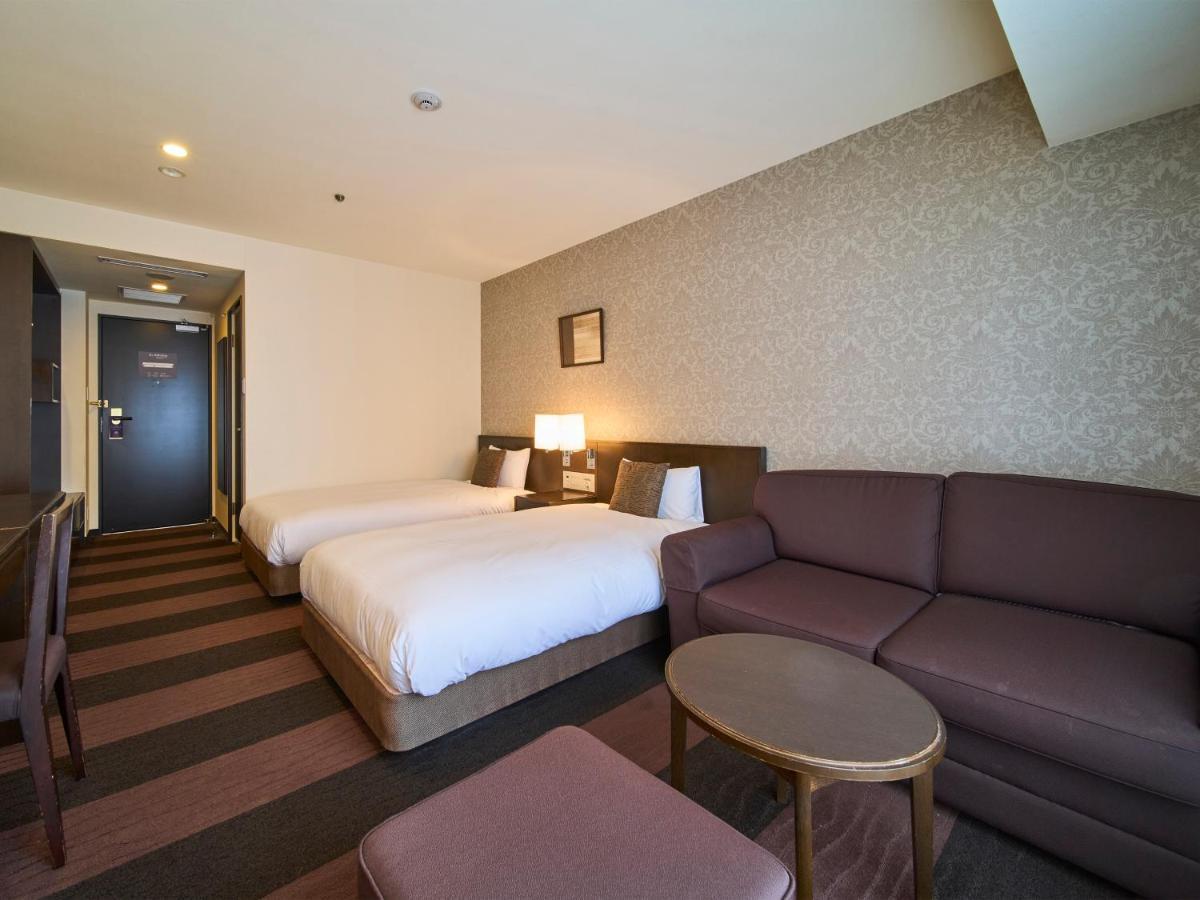 Hotel Granvia Wakayama Exterior photo A room at the hotel