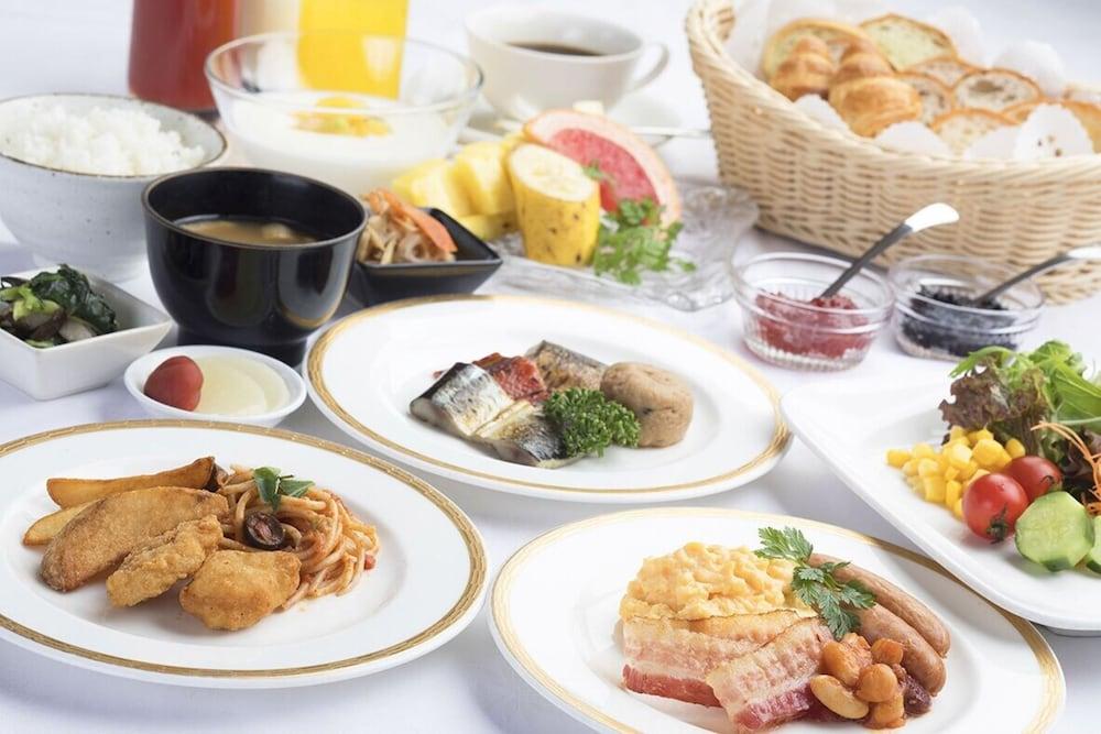 Hotel Granvia Wakayama Exterior photo A selection of inflight meals