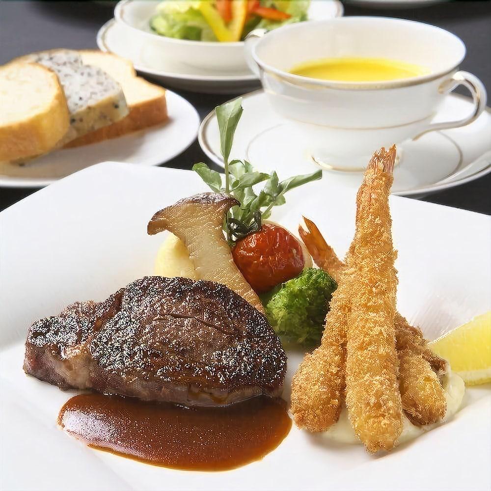 Hotel Granvia Wakayama Exterior photo A steak and chips meal