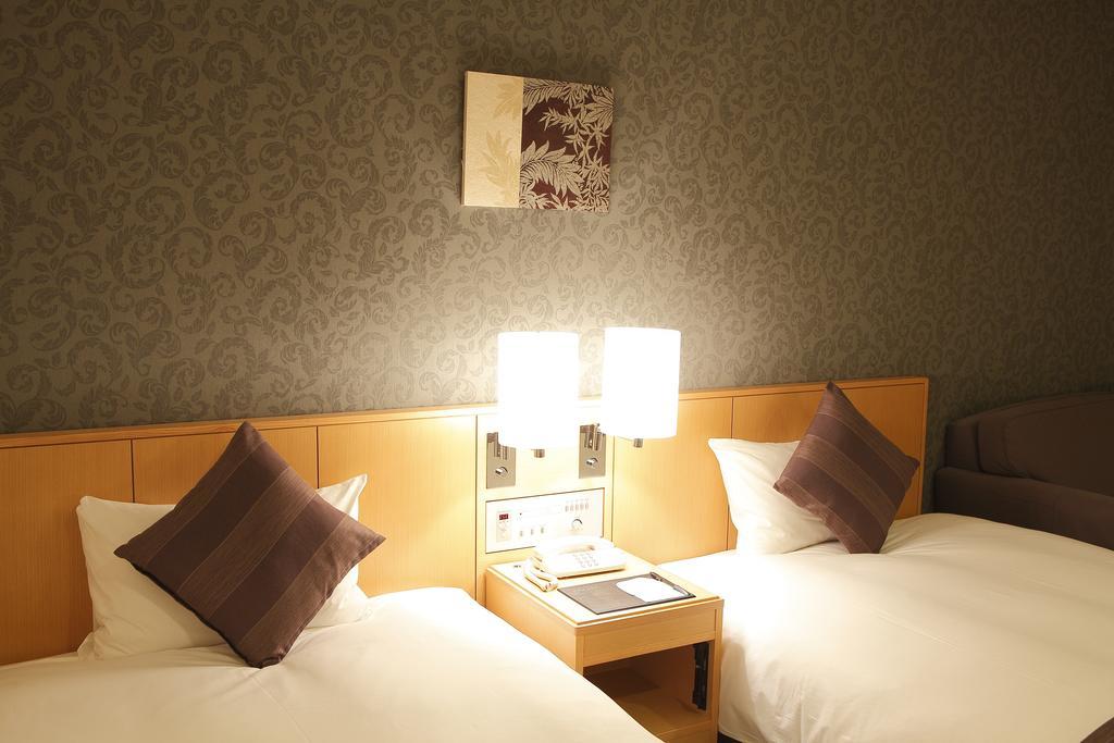 Hotel Granvia Wakayama Exterior photo A room at the hotel