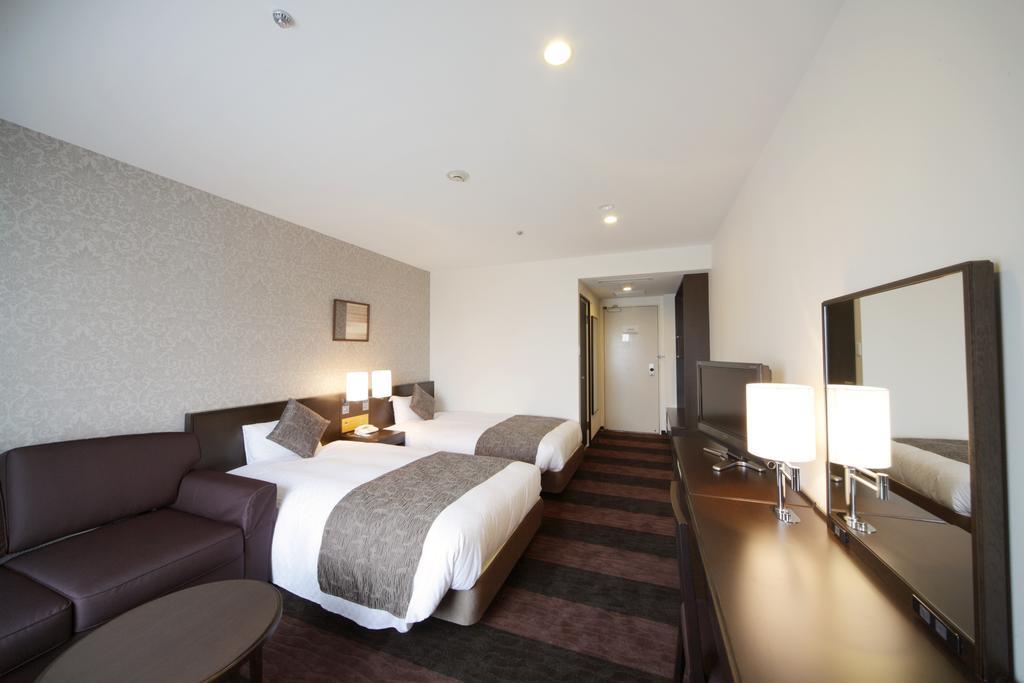 Hotel Granvia Wakayama Exterior photo A room at the hotel
