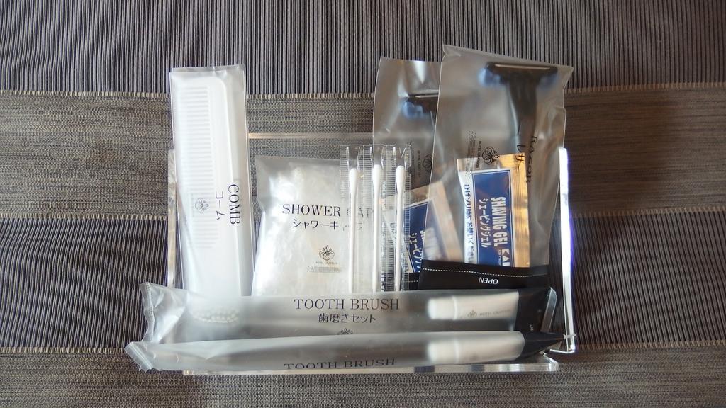 Hotel Granvia Wakayama Room photo A typical amenity kit