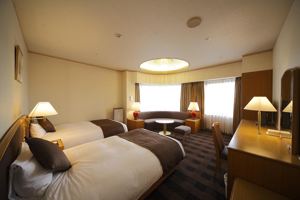 Hotel Granvia Wakayama Exterior photo A room at the hotel