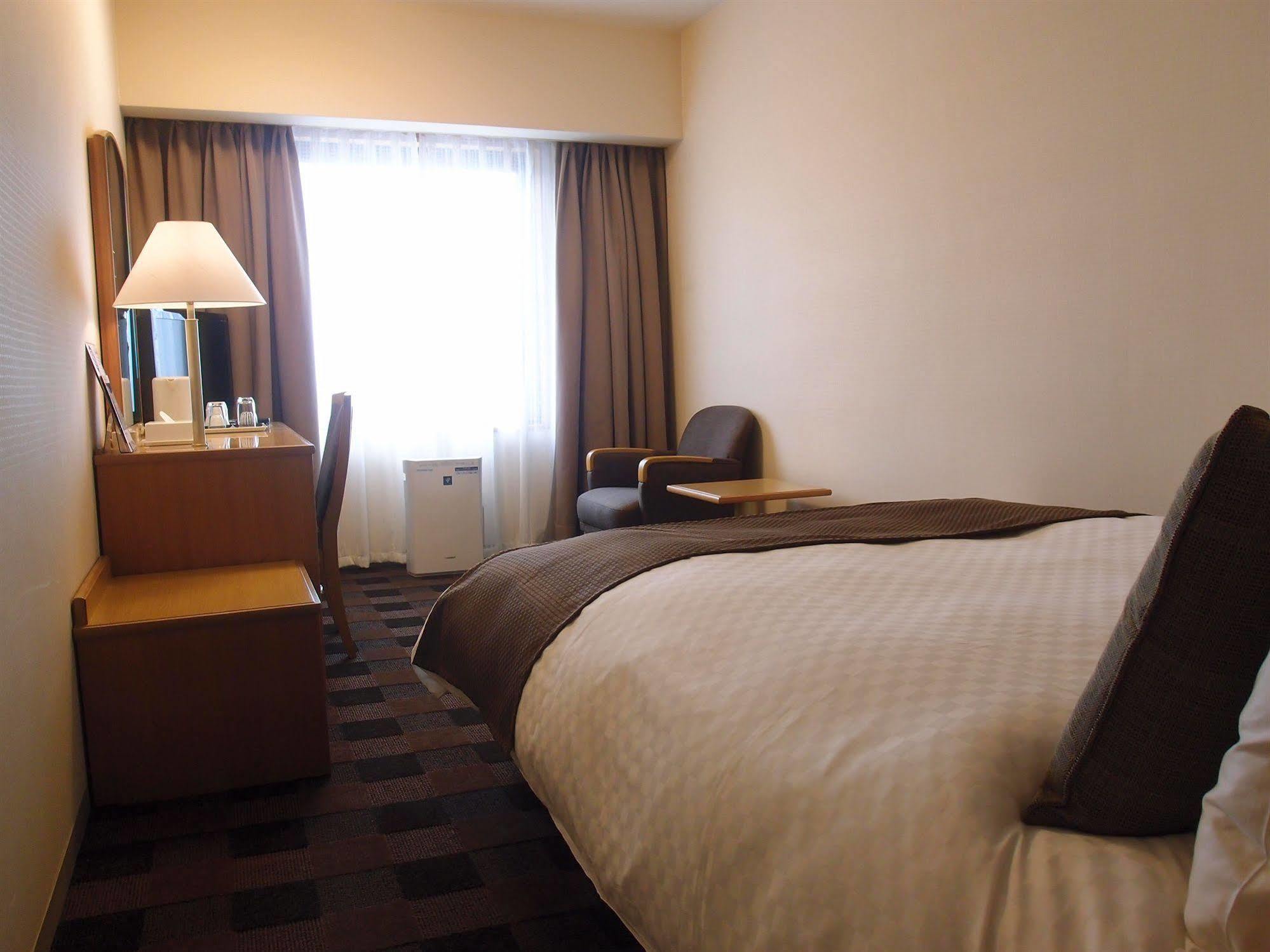 Hotel Granvia Wakayama Exterior photo A room at the hotel