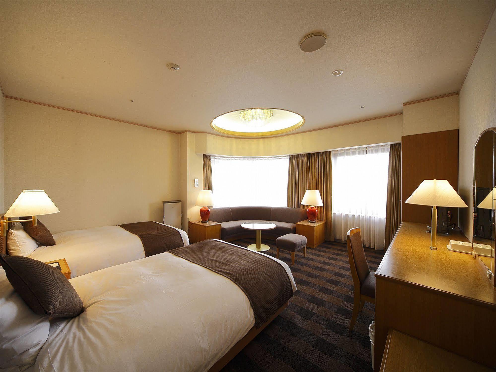 Hotel Granvia Wakayama Exterior photo A room at the hotel