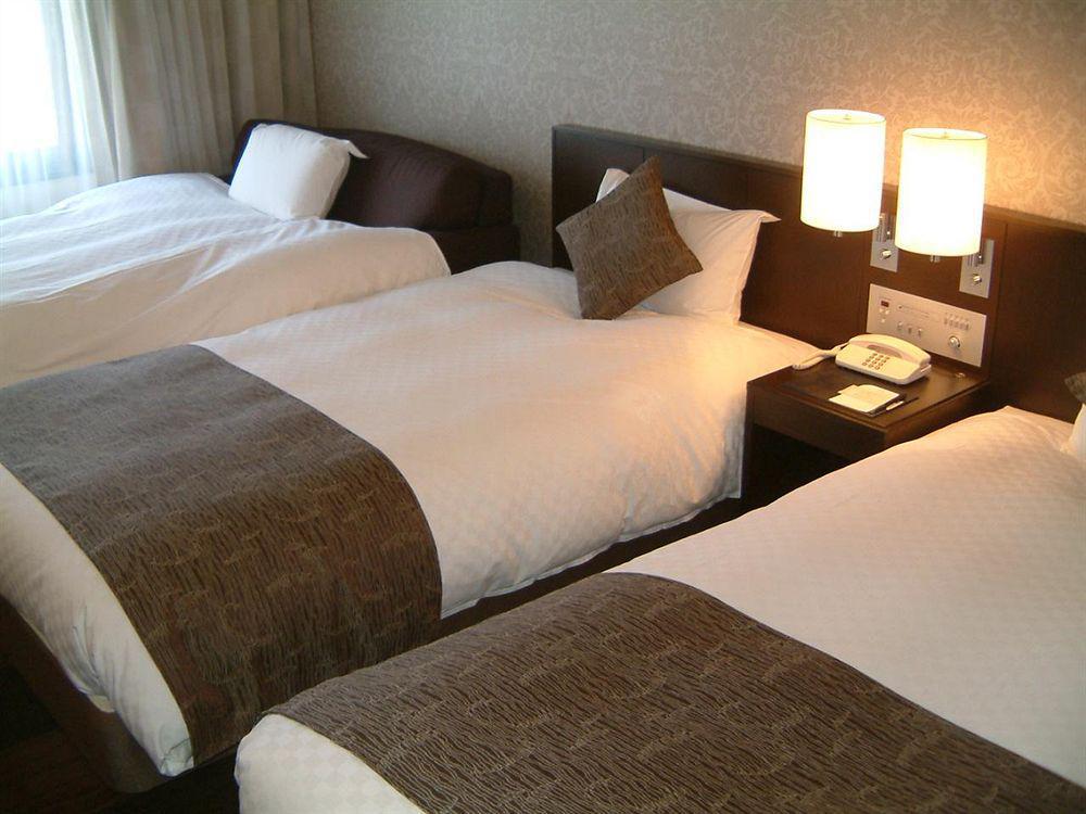 Hotel Granvia Wakayama Exterior photo A room at the hotel